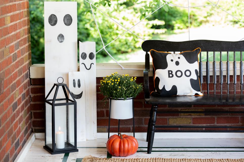 70+ Ideas For Halloween Porch Decorations | Hgtv