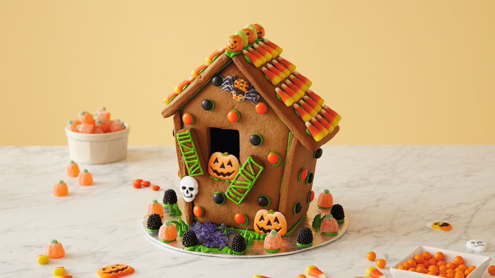 Halloween Gingerbread Houses | Hallmark Ideas & Inspiration