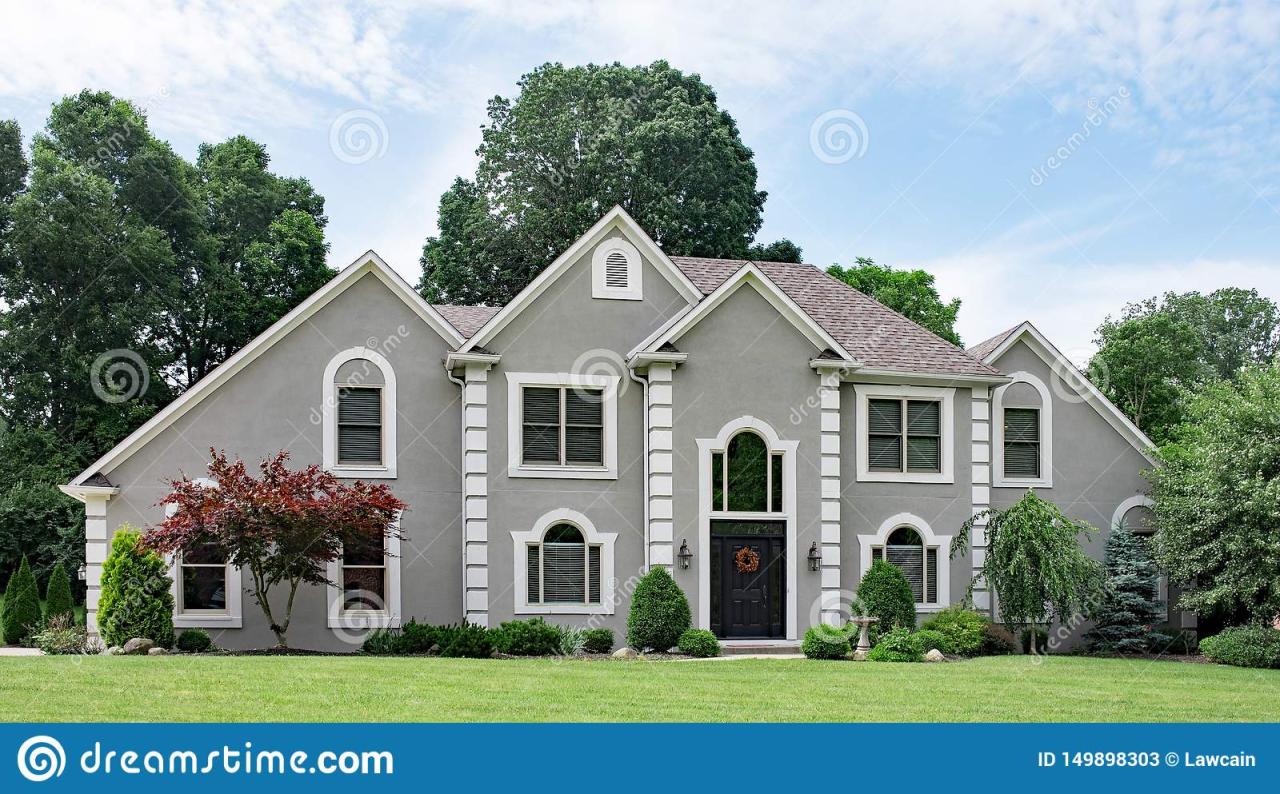 Beautiful Gray Stucco Luxury Home Stock Image - Image Of Architecture,  Grand: 149898303